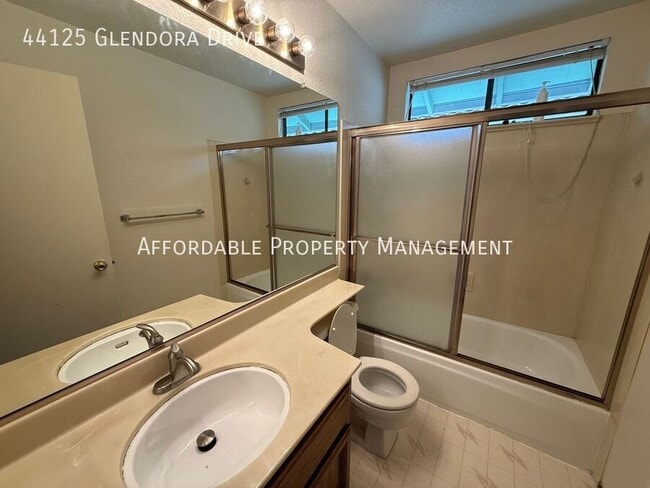 Building Photo - 44125 Glendora Dr