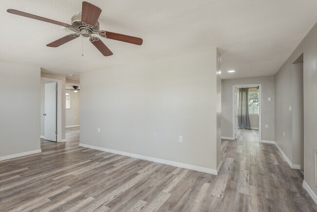 Building Photo - 5646 Festivo Dr