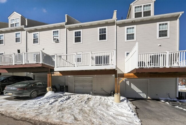 Building Photo - Gorgeous Recently Renovated 3 BR, 2.5 Bath Conshohocken Townhome!