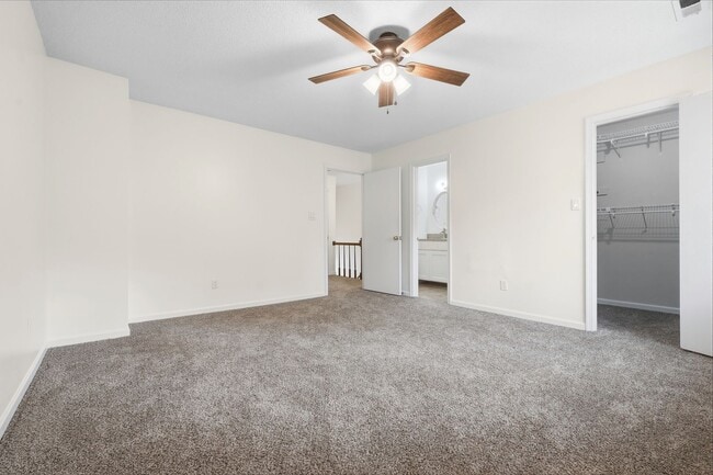Building Photo - Fully Repainted 2be/1.5ba Duplex With Easy Access To The Highway