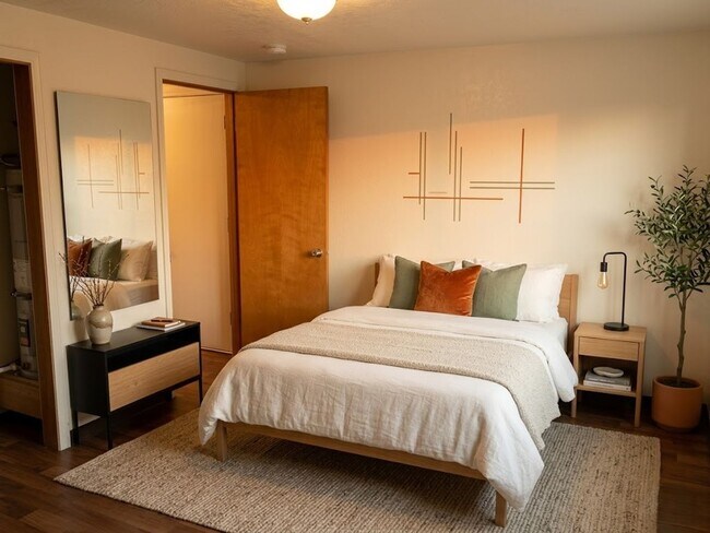 Building Photo - Magnolia Seattle 1-Bedroom Apartment for Rent | Off-Street Parking, Pet Friendly & On-Site Laundr...