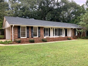 Building Photo - Three Bedroom Oconee County Available Summer