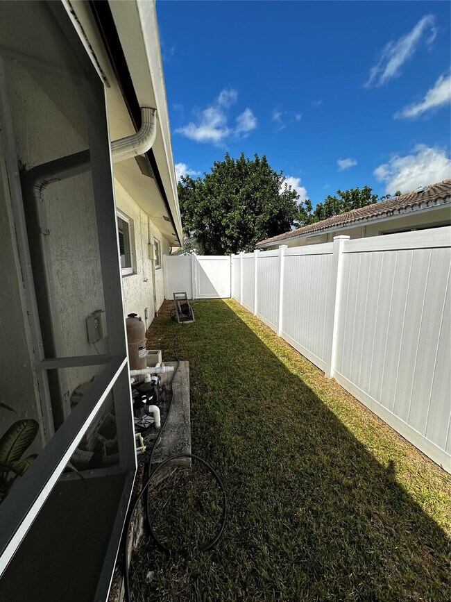 Building Photo - 6860 Calle Del Paz S