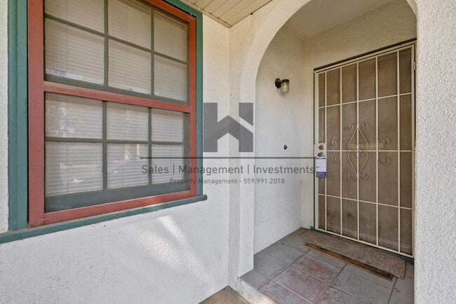 Building Photo - 232 E San Joaquin Ave