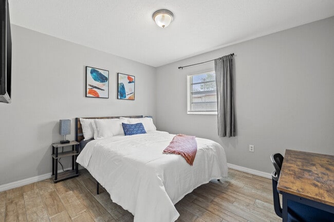 Building Photo - 4219 E Henry Ave