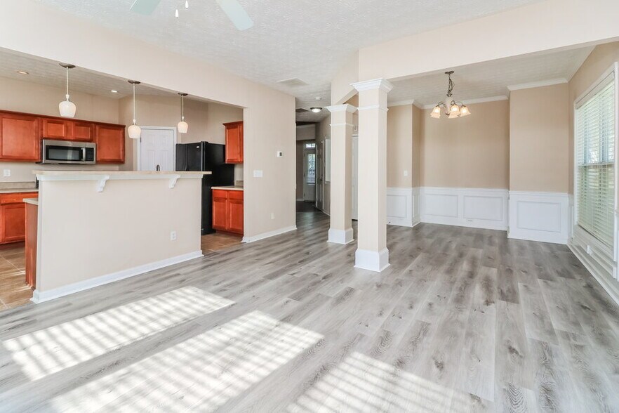 Building Photo - 900 Gardenia Curve