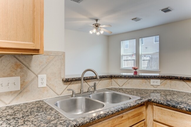 Building Photo - 6118 Yorkglen Manor Ln