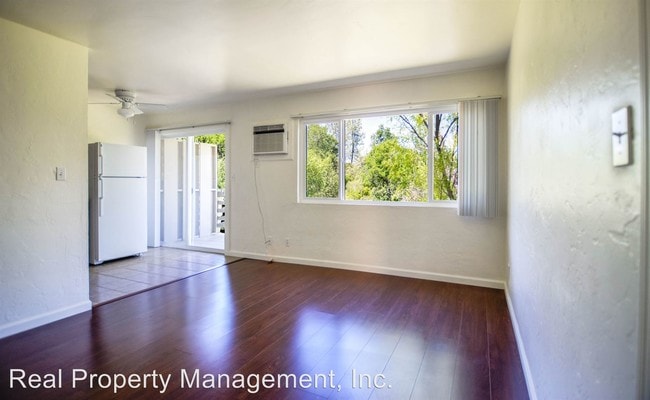 Building Photo - 2850 Pioneer Dr