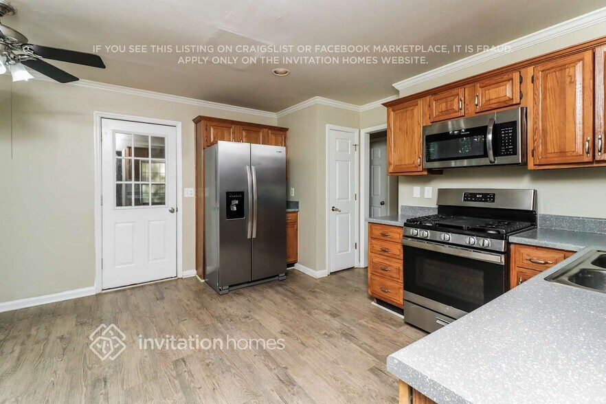 Building Photo - 225 Tennis Ct Ln