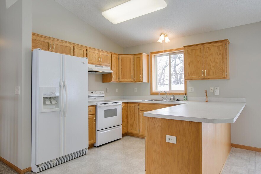 Kitchen - 809 Quail Pkwy