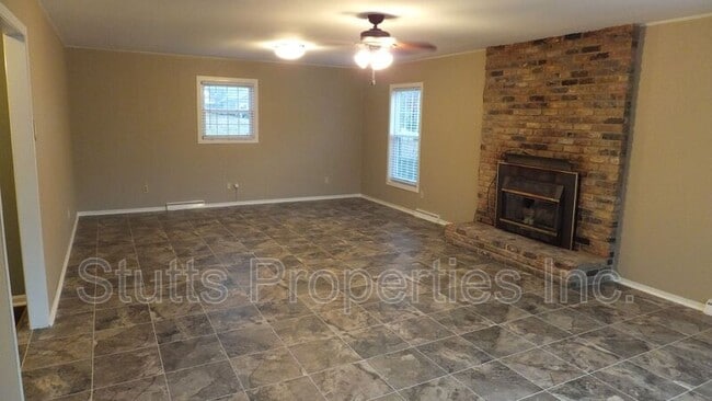 Building Photo - 1918 Hermitage Dr