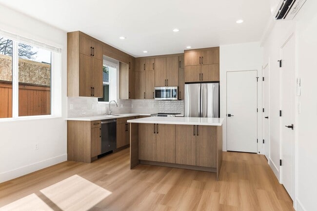 Building Photo - 108 6th St South