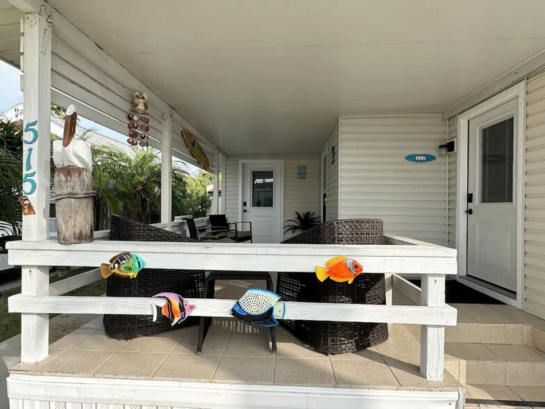 Building Photo - 515 W Clam Cir