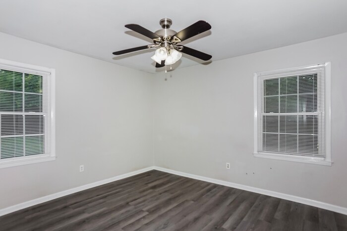 Building Photo - 3350 Fashion Dr