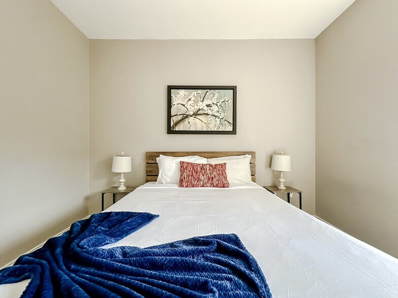 Building Photo - 6225 Saratoga Blvd