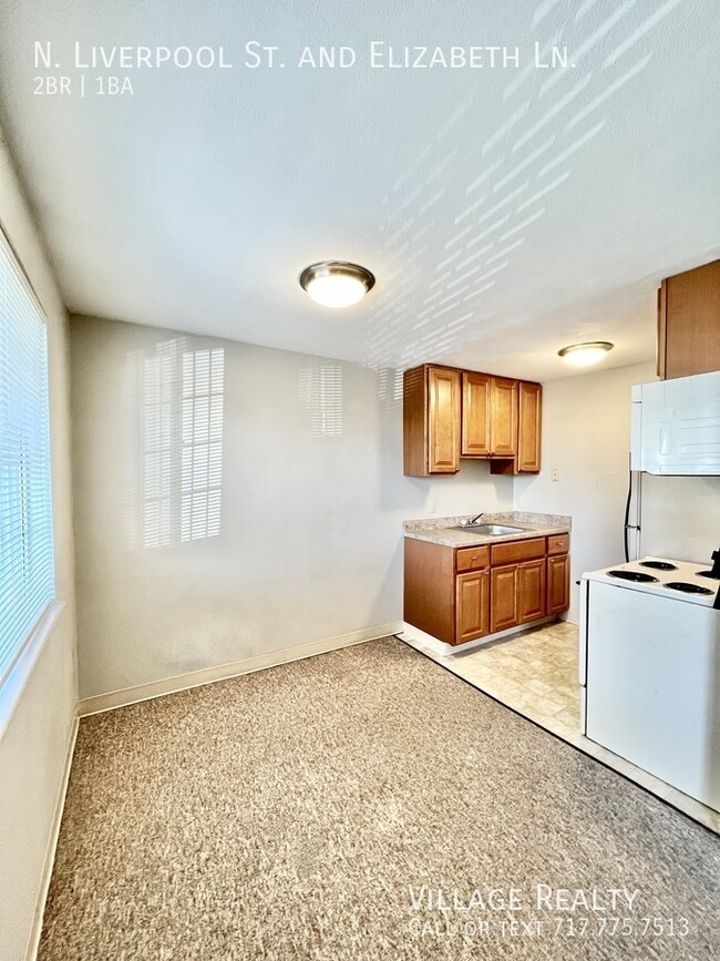 Building Photo - Few Steps! Top floor! Affordable 2-Bed wit...