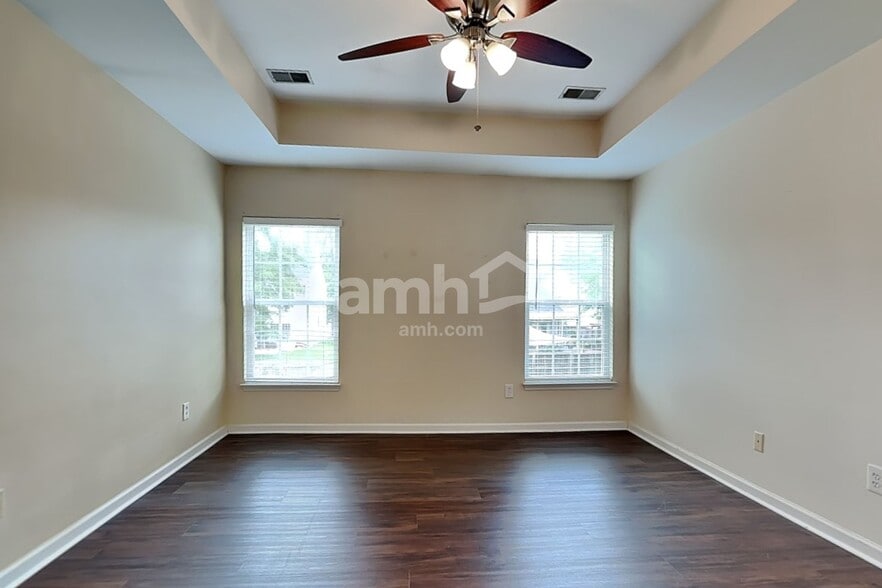 Building Photo - 121 Mockernut Dr
