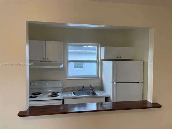 Building Photo - 1850 N 27th Ave