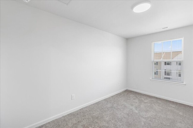 Building Photo - 159 Freedom Wy
