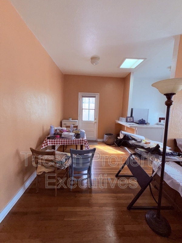 Building Photo - 1220 N Olsen Ave