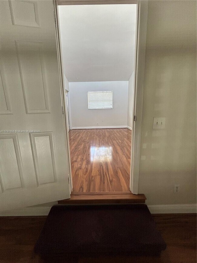 Building Photo - 1455 Holly Heights Dr