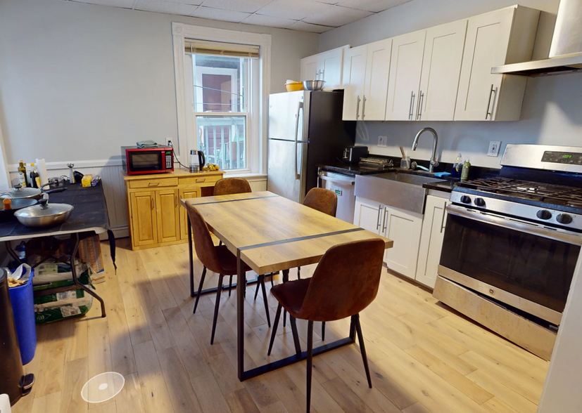 Apt #2L - 147 Columbia St