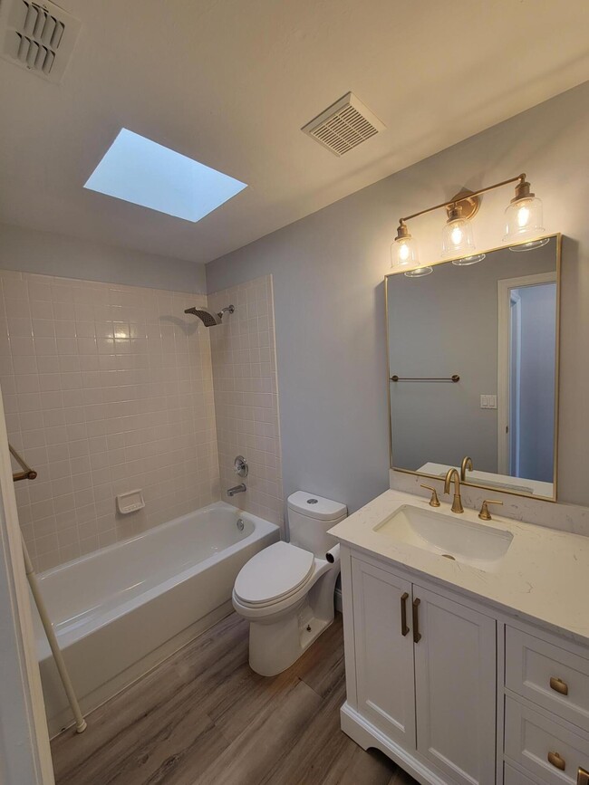 Building Photo - 20907 Country Barn Dr