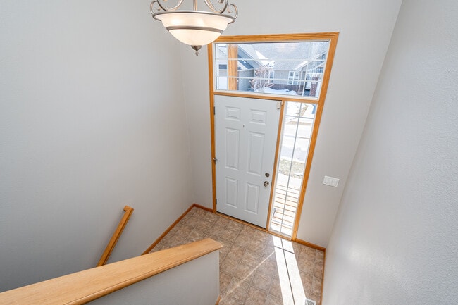 Building Photo - 1890 Goose Lake Cir