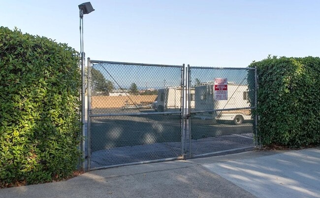 Building Photo - Condo in The Bluffs - Community Pool and Spa