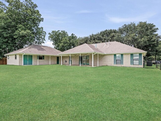 Building Photo - 6970 Ellen Ln