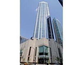 Building Photo - 512 N McClurg Ct