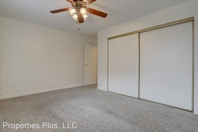 Building Photo - 2 br, 1 bath House - 13500 E Cornell Ave #102