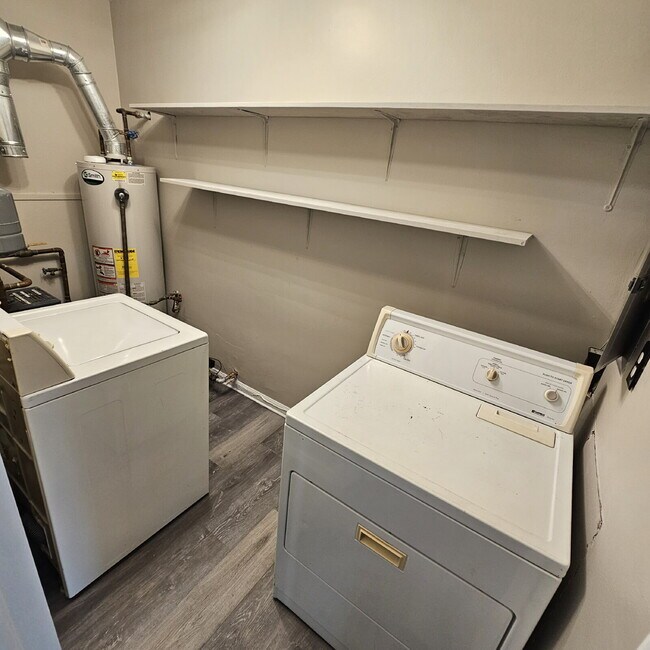 Building Photo - Charming 2-Bedroom Ranch in Royal Oak – Co...