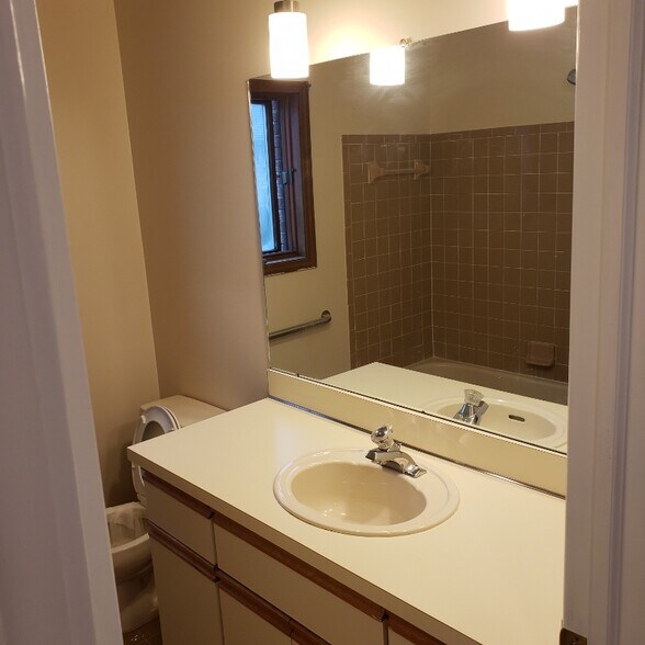 Building Photo - 11415 Brougham Dr