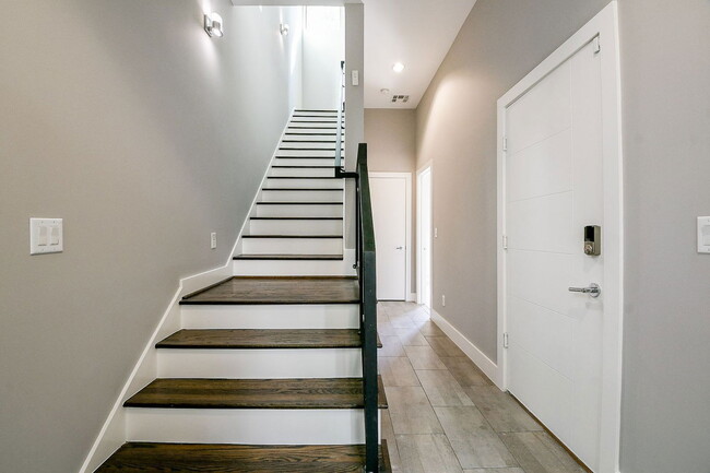 Building Photo - 3215 Garrow St