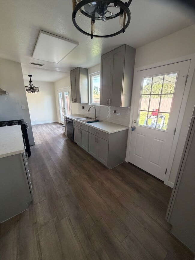 Building Photo - Fullerton Single Story Beauty