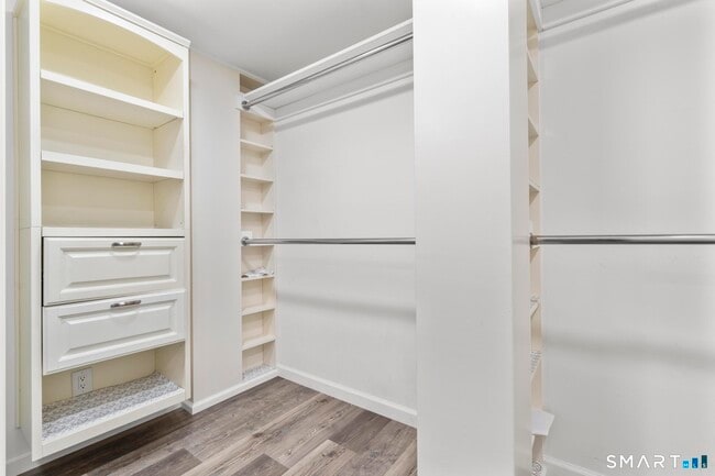 Building Photo - 125 Birchwood Dr