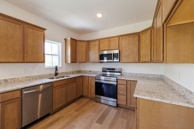 Building Photo - ONE-MONTH FREE RENT Move-Incentitive!!! Ne...
