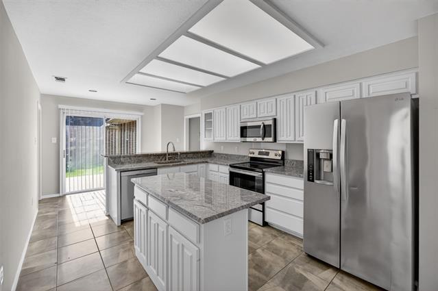 Building Photo - 1009 McCoy Dr