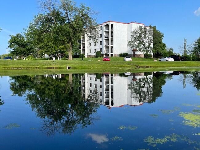Primary Photo - 350 Plum Creek Dr