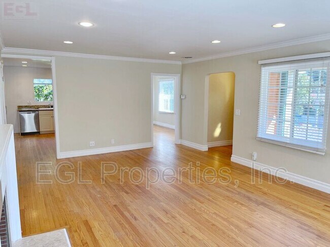 Primary Photo - 10951 Massachusetts Ave