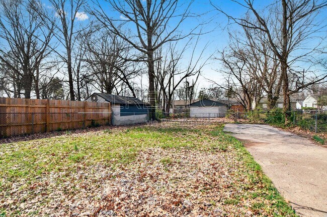 Building Photo - 320 N 36th St