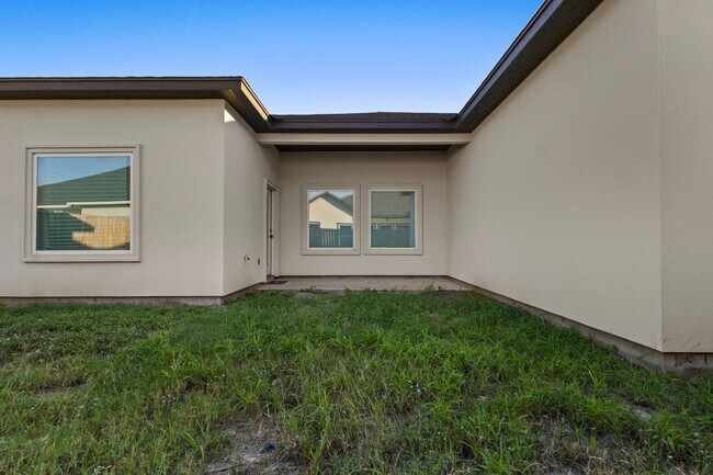 Building Photo - 7425 Lake Havasu