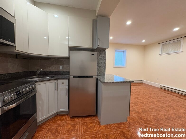 Building Photo - 69 Babcock St