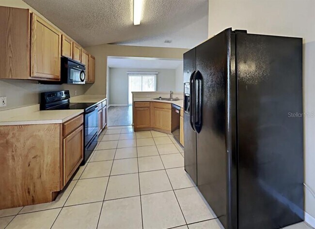 Building Photo - 15955 Wilkinson Dr