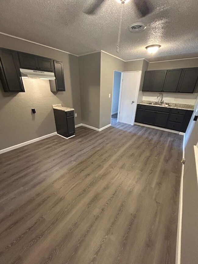 Building Photo - Beautiful 3bd/1bath