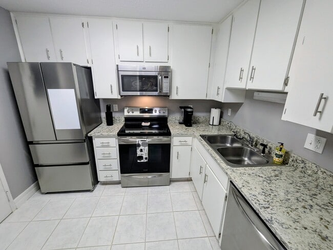 Building Photo - 2700 Bayshore Blvd