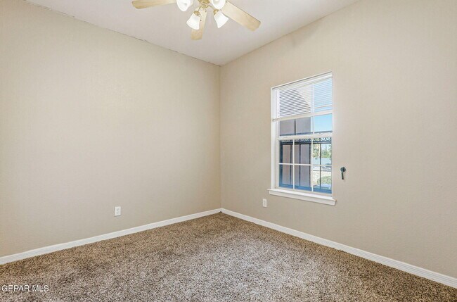 Building Photo - 3150 N Yarbrough Dr