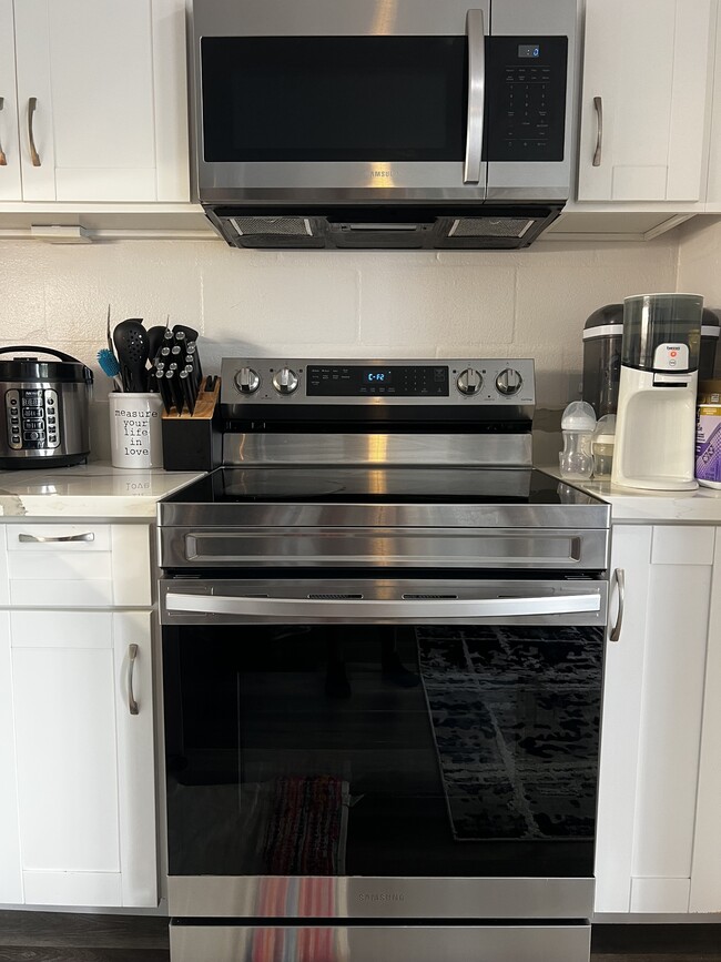 Building Photo - 94-309-249 Waikele Rd