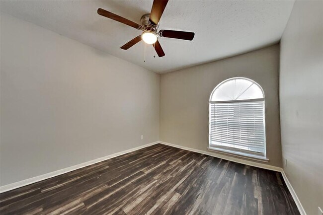 Building Photo - 3214 Evergreen Glade Dr